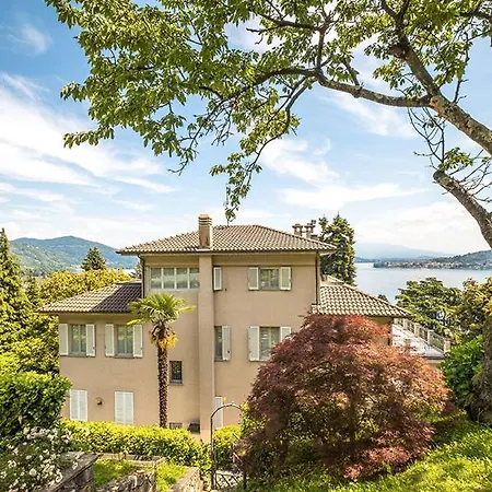 Sleeps 13 With Pool And Air Con