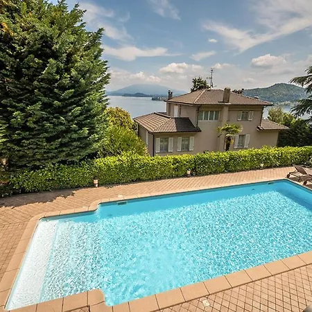 Villa Sleeps 13 With Pool And Air Con