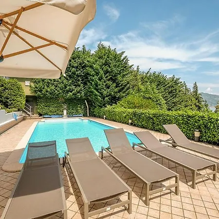 Sleeps 13 With Pool And Air Con Villa