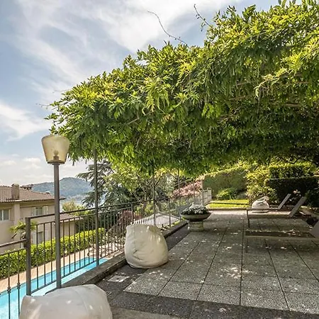 Sleeps 13 With Pool And Air Con
