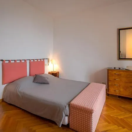 Sleeps 13 With Pool And Air Con *