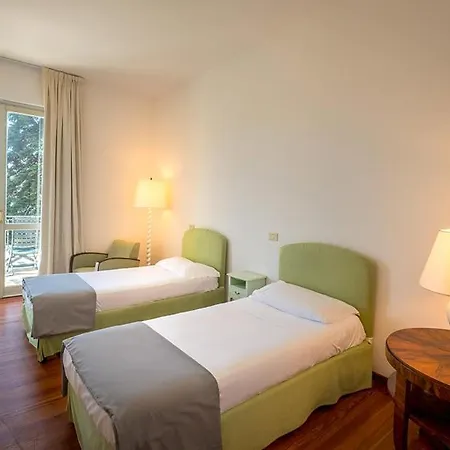 Villa Sleeps 13 With Pool And Air Con