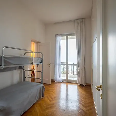 Sleeps 13 With Pool And Air Con *