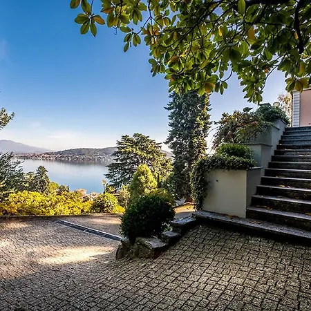 Sleeps 13 With Pool And Air Con *