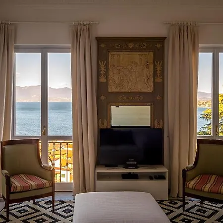 Sleeps 13 With Pool And Air Con Meina