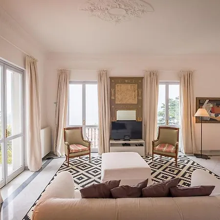 Sleeps 13 With Pool And Air Con