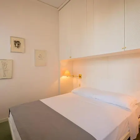 Sleeps 13 With Pool And Air Con *