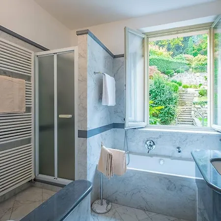 Sleeps 13 With Pool And Air Con *