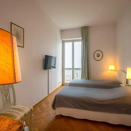 Sleeps 13 With Pool And Air Con Villa