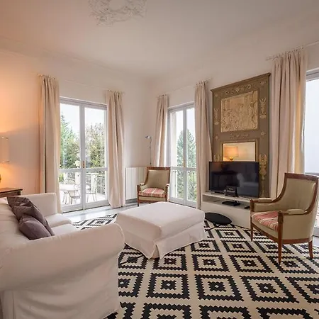 Sleeps 13 With Pool And Air Con Meina