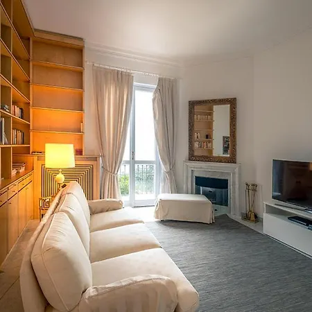 Sleeps 13 With Pool And Air Con *