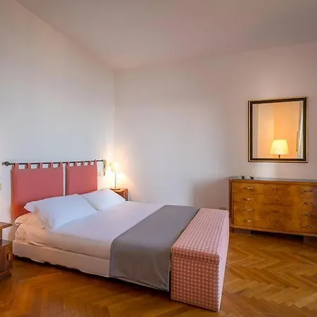 Sleeps 13 With Pool And Air Con * Meina