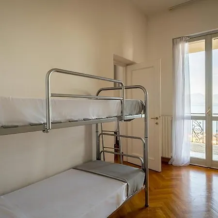 Sleeps 13 With Pool And Air Con Meina