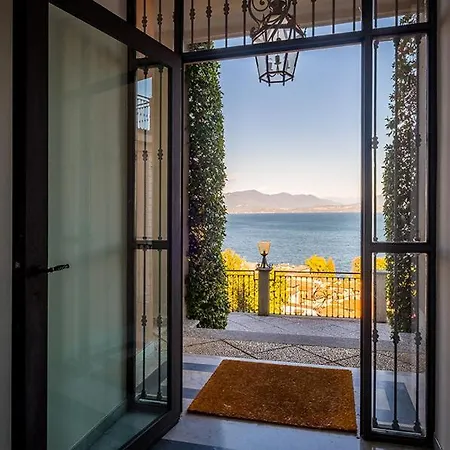 Sleeps 13 With Pool And Air Con *