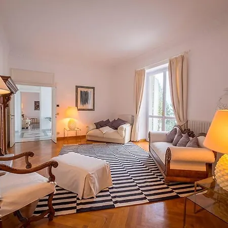 Villa Sleeps 13 With Pool And Air Con