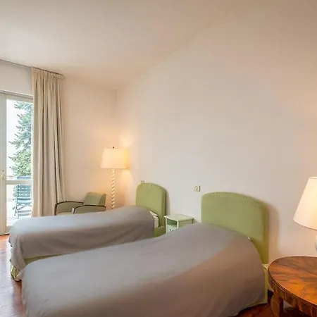 Sleeps 13 With Pool And Air Con Villa